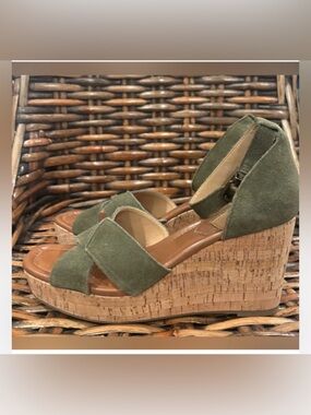 Crown Vintage Olive Green Suede Cork Wedge Sandals in size 9